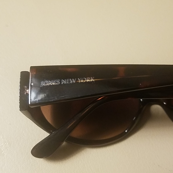 Jones New York sunglasses - Picture 2 of 3